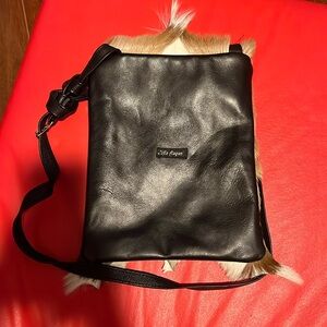 Unisex handbag over the shoulder. Black leather with Springbok antelope.